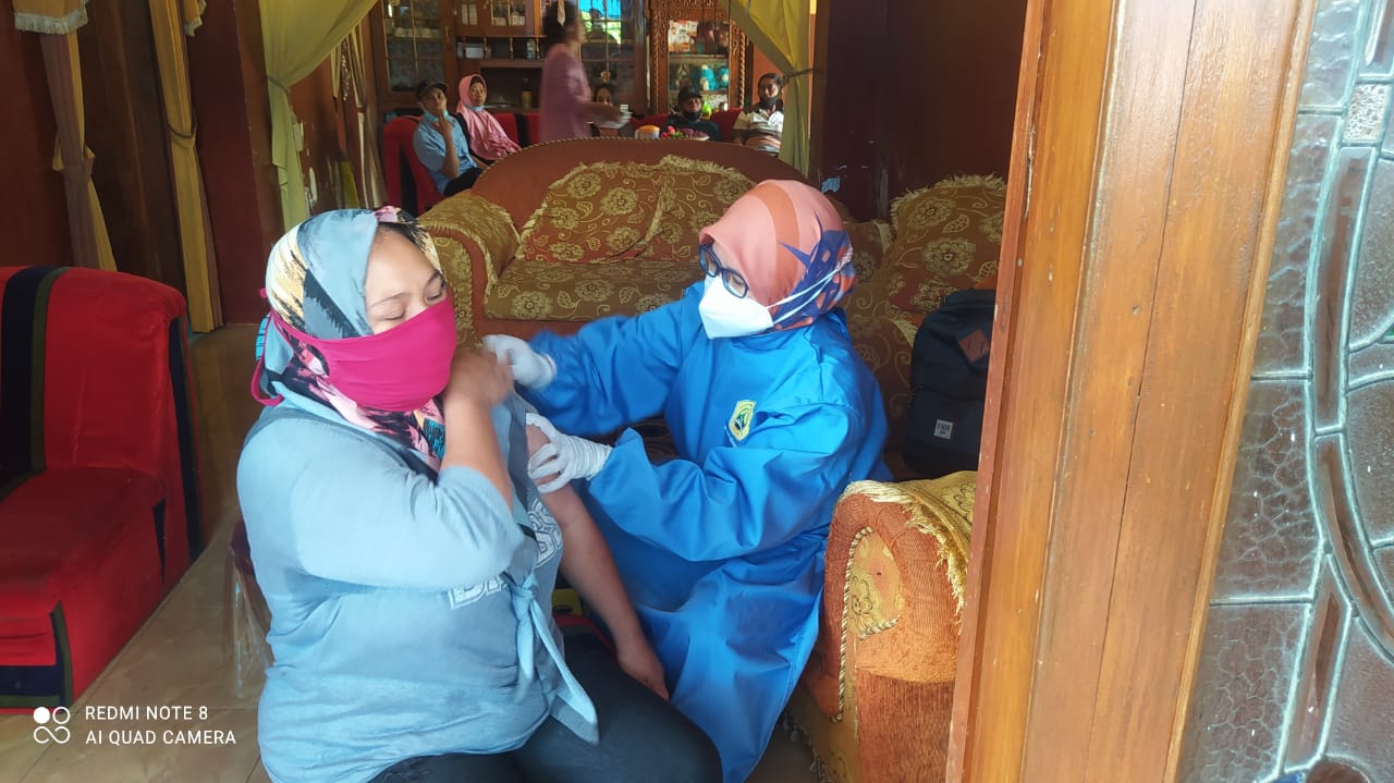 Vaksinasi di Sumber Wangi (4)